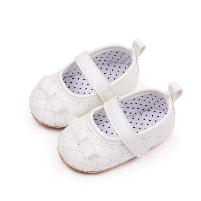 Elegant Quilted off-White Baby Shoes with Front Bow