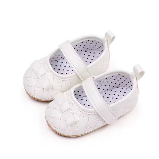 Elegant Quilted off-White Baby Shoes with Front Bow